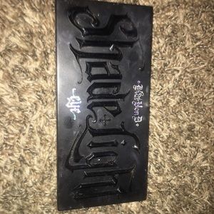 Kat Von D shade+ light eye shadow palette